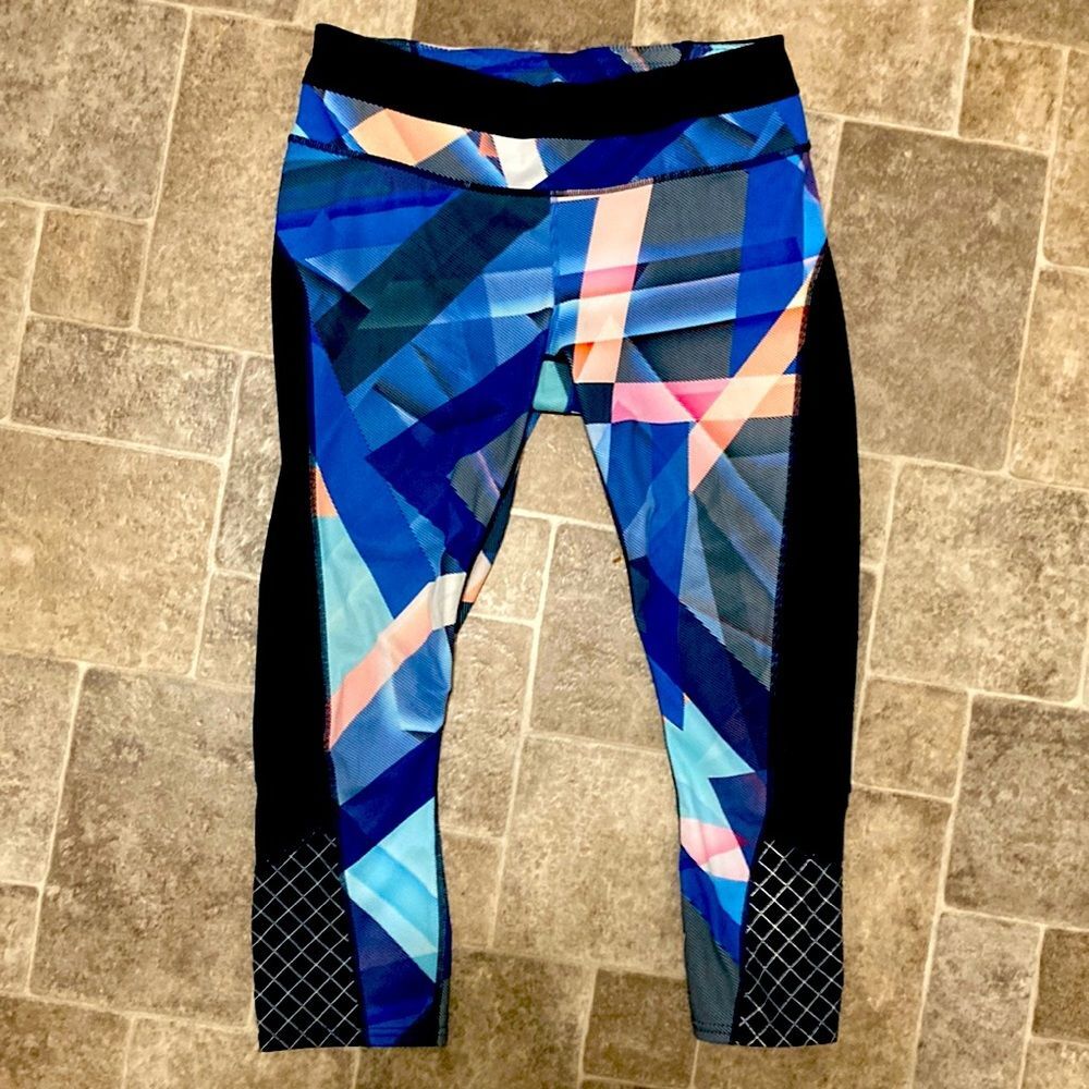 Athleta high waist funky geometric capris leggings